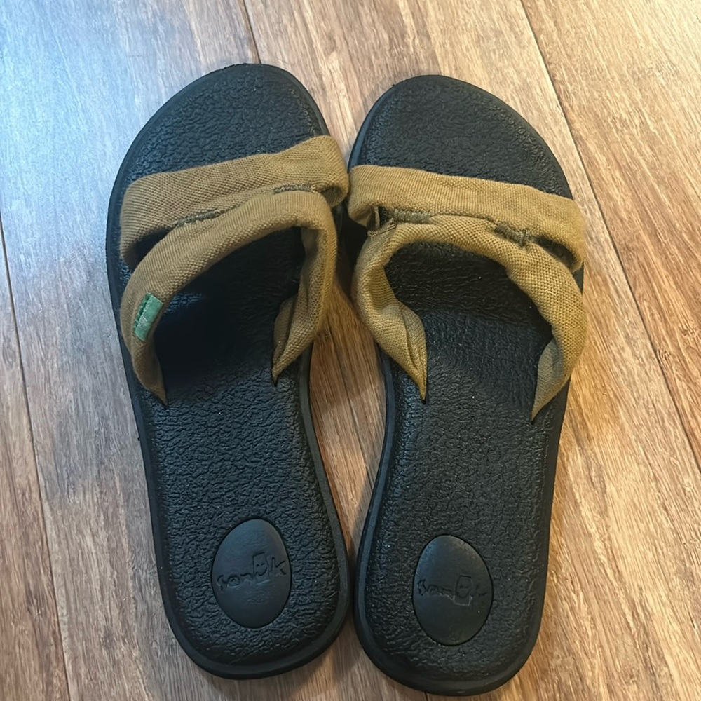 Sanuk sandals